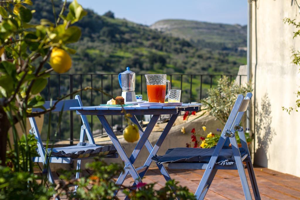 B&B Giardino Di Pietra รากูซา ภายนอก รูปภาพ